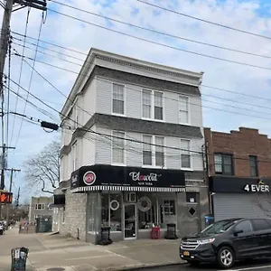 Apartment Private In Townhouse W Shared Baths Qn Bed 1-3ppl, New York