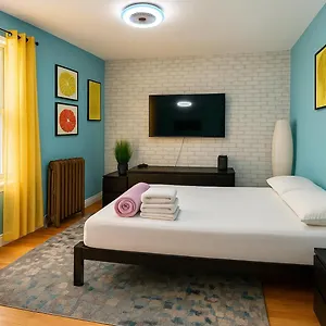 Apartment Modern Xl Queen Comfort & Character In Harlem, New York