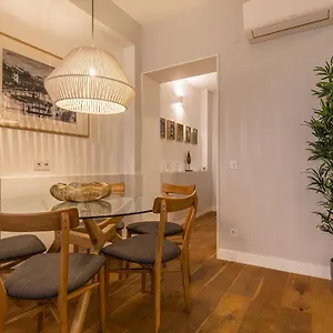 Upscale & Modern 2bdr Lisbon