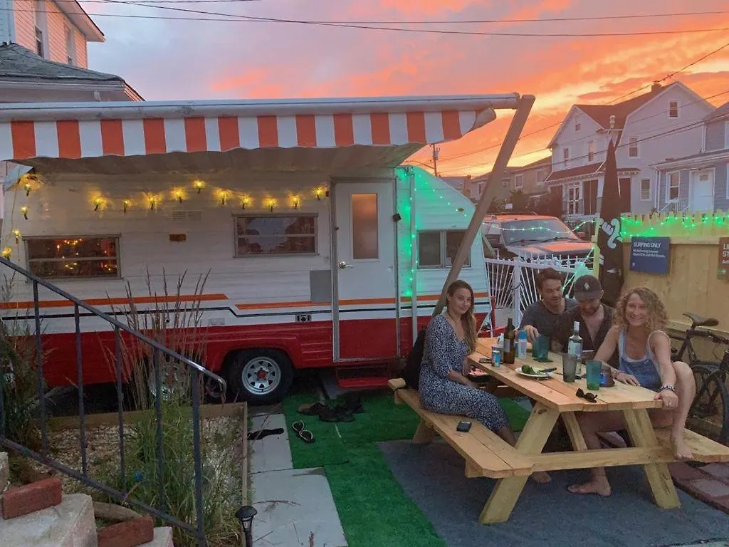 80S Surf Camper In Rockaway Beach New York Chalet
